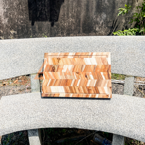 Planche à découper en bois d'acacia naturel fait à la main Planche à découper en acacia avec rainures latérales - Product Image 6