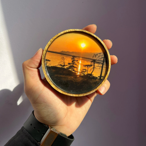 Dessous de verre élégants en bois de noyer et émail pour offrir en cadeau - Product Image 1