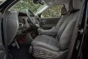 2024 Coupe Turbo Sièges en cuir Transmission intégrale Faible kilométrage Boîte automatique Conduite à gauche Énergie essence/électrique - Product Image 5