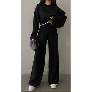 Conjunto de Punto Color Crema para Mujer con Detalle de Bordado Frontal, Pantalones y Top Elegantes - Product Image 2