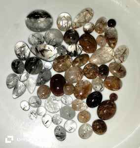 Cabochons d'aquamarine mélangés polis avec des inclusions blanches, noires et dorées, pierres précieuses naturelles personnalisées pour les créateurs de bijoux - Product Image 2