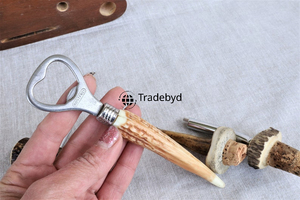 Abridor de botellas de cuerno Herramienta de lujo hecha a mano para temas rústicos de cocina y Bar de Tradebyd - Product Image 2