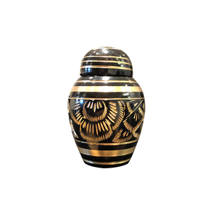Urne décorative noire et or avec motif rayé et design floral pour le stockage des cendres d'ossement - Product Image 1