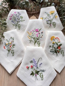 Serviette à thé à ourlet blanc Fine Table à manger lin brodé à la main monogramme serviettes de table en lin pour les mariages - Product Image 5