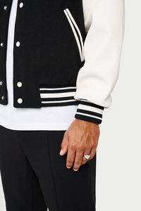 Venta al por mayor de moda totalmente personalizado invierno Unisex Hip Hop bordado grueso Varsity chaqueta para los hombres hechos por UMBERTO SPORTS - Product Image 3