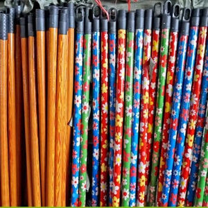 Manche de balai en bois durable pour le nettoyage domestique, le jardin et l'usage industriel - Product Image 1