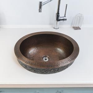 Lavabo de salle de bain en cuivre martelé fait à la main, finition antique, lavabo rond pour hôtels de luxe et maisons historiques, OEM. - Product Image 6
