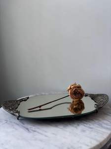 Bandeja Minimalista de Metal y Espejo, Perfecta para Diseño de Interiores Moderno, Estética Limpia y Decoración Funcional - Product Image 5