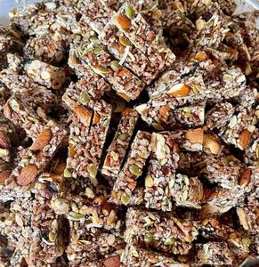 Collation saine Gâteau aux noix mélangées croustillant Collation croustillante cuite au four pour la pause thé Vente au détail et exportation - Mme Tarina - Product Image 1