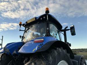 Tracteur Holland T7.210 d'occasion à vendre, livraison rapide. - Product Image 3