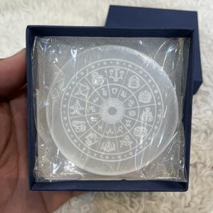 Placa de Selenita Natural Pulida al Mejor Precio, con Símbolos Astrológicos Grabados, Disco de Limpieza Energética de Cristal, Caja de Regalo, Amuleto - Product Image 5