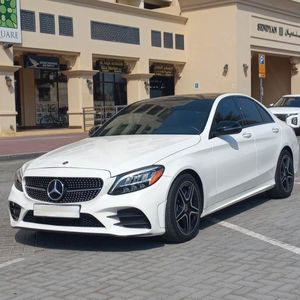 Mercedes-Benz Classe C d'occasion 2018 SUV Sièges en cuir ACC Toit ouvrant automatique Intérieur foncé - Product Image 1