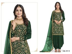 Ropa étnica atractiva La mejor tela de seda pura Salwar Kameez con Dupatta con espejo y bordado Fabricante DE TRABAJO Surat - Product Image 6