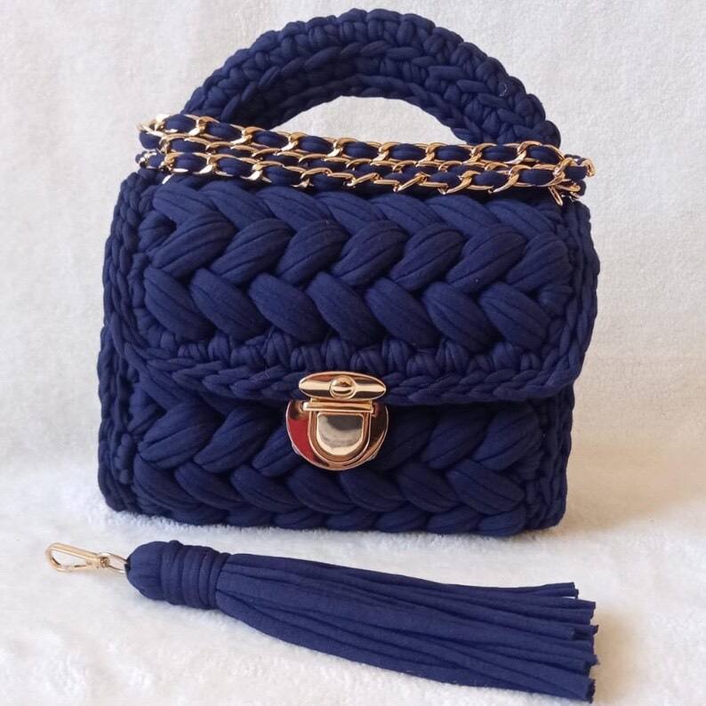 สีฟ้าเที่ยงคืน