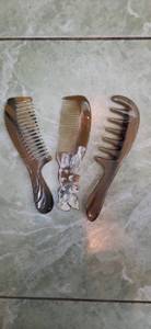 Peine de Cuerno Natural Premium de Dientes Anchos Antiestático para Cabello y Barba para Uso Profesional en Salón y en Casa - Product Image 2