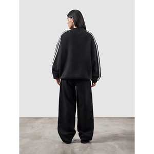 เสื้อท็อปเฮอริเทจผ้าถักระบายอากาศได้ดีทรงโอเวอร์ไซส์สีดำ - Product Image 4