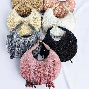 Bolso de mano de gamuza para fiesta nupcial con diseño de solapa vintage Bordado de perlas y cadenas de la India - Product Image 1