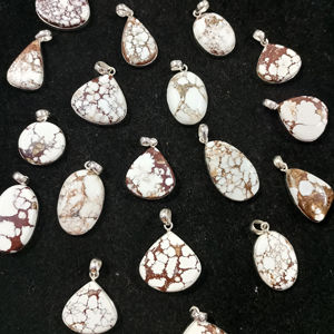 Collar con Colgante de Plata de Ley 925 con Turquesa y Múltiples Piedras de Alta Calidad, Diseño Caballo Salvaje - Product Image 1