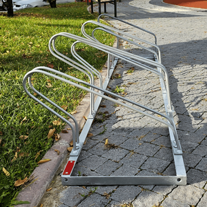 Support de stationnement vertical pour vélos en acier galvanisé ECO, six emplacements, 210 x 40 cm, avec barre de stationnement - Product Image 4