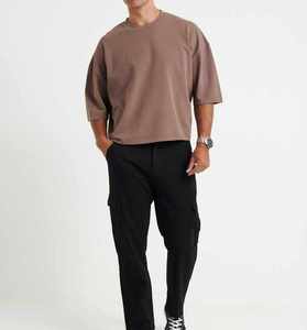 เสื้อยืดสตรีทแวร์สำหรับผู้ชายเสื้อยืดโอเวอร์ไซส์ผ้าคอตตอนโอเวอร์ไซส์ทำจากผ้าฝ้ายออกแบบโลโก้300GSM ได้ตามต้องการ - Product Image 6