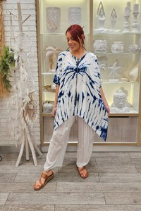 Midnight Cascade Kaftan Poncho Dress Teñido a mano Loose Fit Eco-Friendly Tie Dye Beachwear y Loungewear Ropa tejida - Product Image 3
