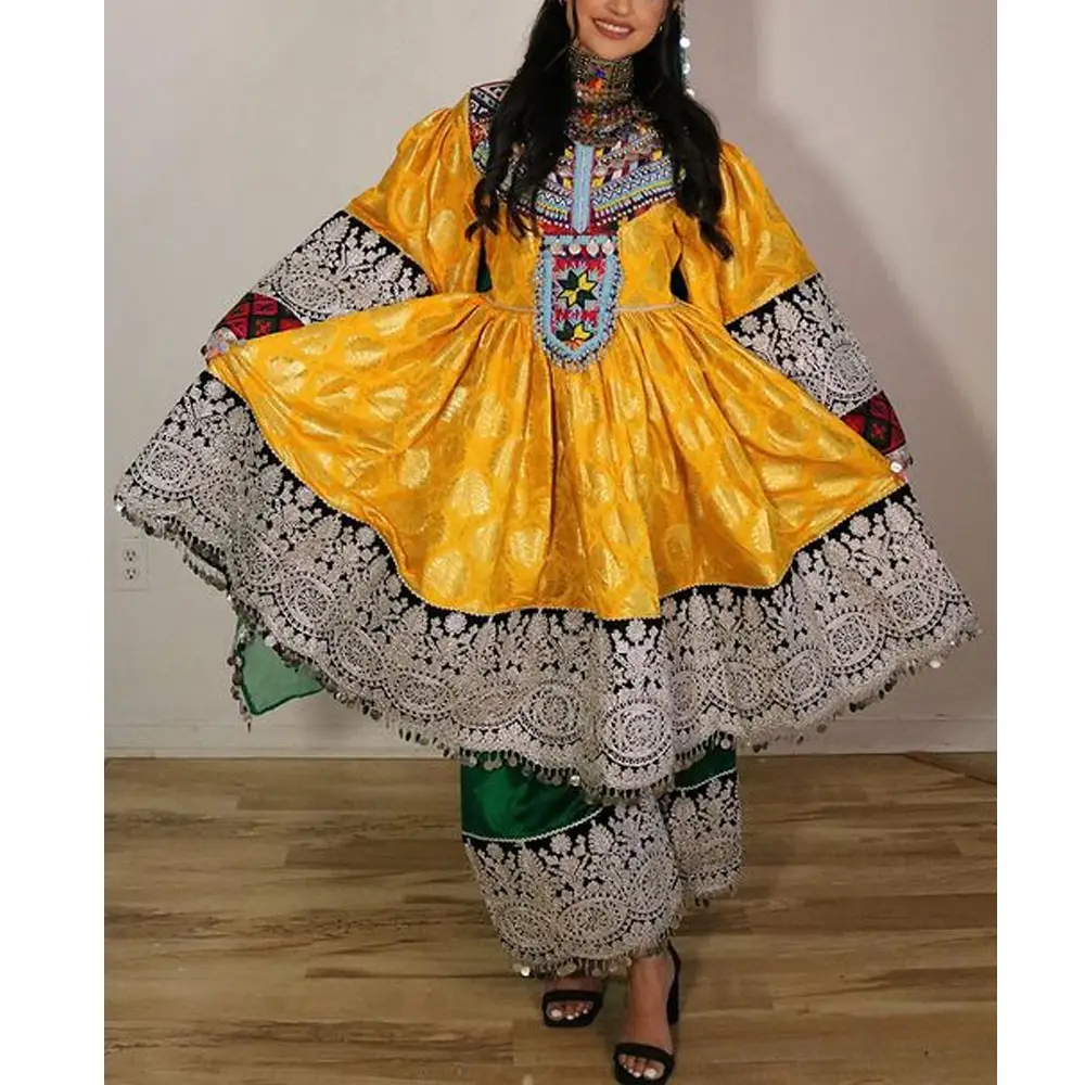 فستان كوتشي أفغاني من أفضل أنواع القطن المطرز بتصميم جديد من الأقمشة ويُباع بسعر رخيص وبتخفيضات كبيرة