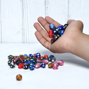 Venta al por mayor de cuentas de cristal de lunares surtidas a granel para la fabricación de joyas, colección de suministros de Cuentas grandes y pequeñas - Product Image 4