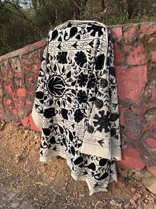 Colcha Suzani Bordada a Mano Artesanal – Ropa de Cama Floral Vintage, Cubrecama Étnico de Algodón, Regalo Único para Amantes del Hogar - Product Image 3