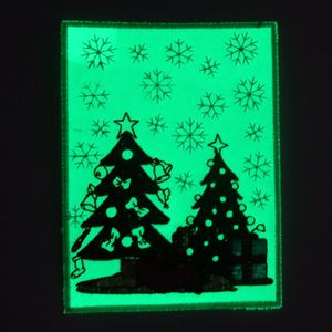 Écussons de Noël personnalisés avec broderie lumineuse qui brille dans le noir - Product Image 2