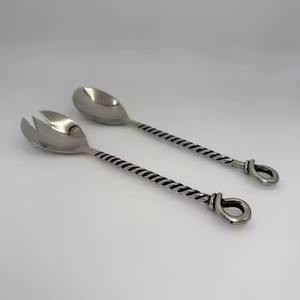Ensemble de couverts en acier forgé de haute qualité, à vente chaude, avec cuillère et fourchette en spirale torsadée, faits à la main - Product Image 1