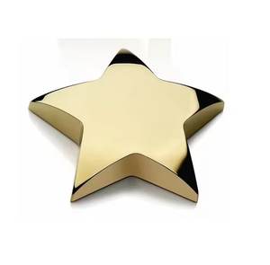 Prensapapeles Multifuncional Ecológico de Hierro en Forma de Estrella con Acabado Dorado, Ideal para Decoración de Mesa en el Hogar - Product Image 1