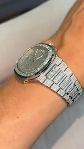 Mejore la moda con un lujoso reloj de cuarzo con fecha de reloj personalizado Baguette redondo Moissanite con diamantes para hombres y mujeres - Product Image 3