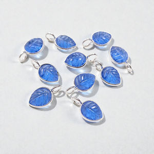 Pendentif en argent sterling 925 avec pierre de tanzanite 8x10mm, motif feuille sculpté à la main - Pendentif en pierre précieuse sculpté à la main - Product Image 1