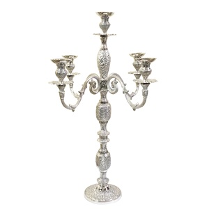 Candelabro de plata en relieve de alta calidad, precio al por mayor, candelabro de 5 brazos para decoración de boda, candelabros hechos a mano de Navidad - Product Image 1
