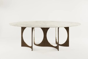 Table à manger moderne contemporaine de luxe Duo avec plateau en travertin ovale d'art métamorphique et base en bronze pour la décoration intérieure - Product Image 2