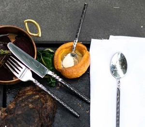Ensembles de couverts à poignée noire à cou torsadé en métal de vente chaude pour l'utilisation de mariage d'hôtel de restaurant - Product Image 3