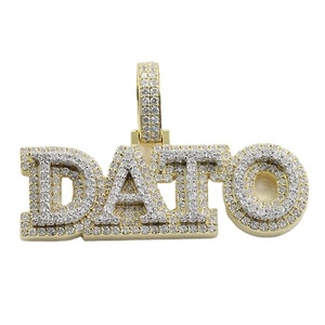 Pendentif Hip Hop en Or Plaqué avec Testeur de Diamant Passant, Moissanite Ronde D VVS, Personnalisé avec Lettres 3D Glacées pour Hommes et Femmes - Product Image 1