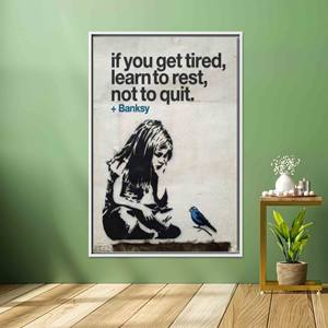 Obra de arte impresa en lienzo: Niña de Banksy y pájaro azul con cita inspiradora, lienzo con marco blanco, 1 pieza - Product Image 1