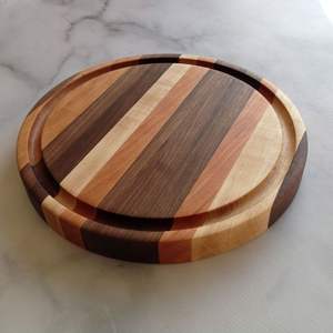 Posavasos decorativos de madera con patrones de grano únicos hechos a mano por artesanos para uso doméstico en la cocina o la oficina - Product Image 1