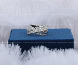 Bague unique Hip Hop de créateur personnalisée avec or blanc 10 carats et moissanite, diamants ronds brillants et taille baguette Vvs Clarity - Product Image 2