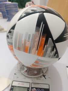 ลูกฟุตบอลฝึกซ้อมลายสีขาวดำส้ม สำหรับฝึกซ้อมและแข่งขัน - Product Image 1