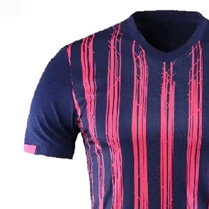 Nouveau design de tissu léger Slim Fit Uniformes de football pour le football Nom et numéros personnalisés les plus vendus Uniformes de football - Product Image 5