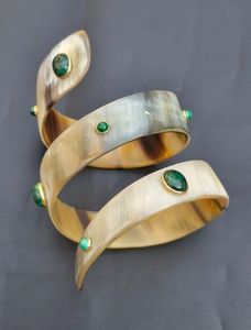 RELOJES CUERNO DE BÚFALO Hecho a mano de lujo al por mayor Natural Buffalo Ox Cow Horn Bangle Joyería de moda para hombres y mujeres - Product Image 4