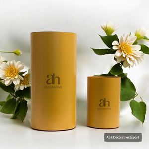 Florero Moderno y Creativo de Metal, Cilindro de Acero Inoxidable para Flores Frescas, Florero Moderno Navideño Listo para la Venta - Product Image 4