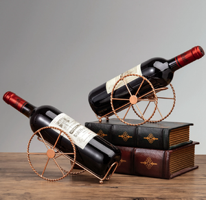 Porta copas de vino artístico en espiral de metal plateado con diseño de rosa. Centro de mesa romántico. Disponible a precio de mayoreo. - Product Image 4