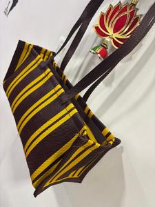 Estuches de cosméticos de alta calidad grandes y elegantes, bolsas de polipropileno de plástico reciclado de estilo moderno, cierre de cremallera, maquillaje femenino - Product Image 3