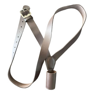 Porta Banderas de Cuero de Alta Calidad, Diseño Duradero con Agarre Seguro, Perfecto para Transportar Banderas de Forma Segura en Eventos y Ocasiones Formales - Product Image 3