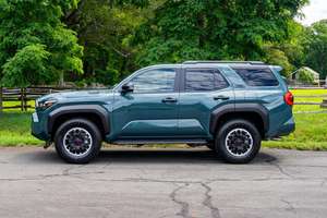 2024 para 4Runner AWD Turbo, SUV de Cuero R18, Bajo Kilometraje, Caja de Cambios Automática, Volante a la Izquierda, Gasolina/Petróleo, Estado: Como Nuevo - Product Image 2