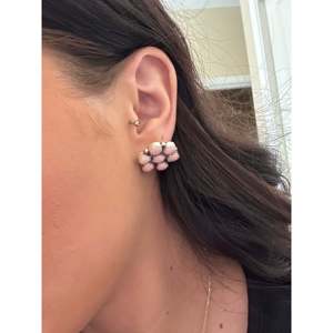 Pendientes de flor y estrella con diamantes chapados en oro de 18 quilates - Product Image 2