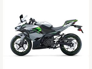 Kawasaki Ninja EV Sport Bike d'occasion de qualité, meilleur prix de gros, très faible kilométrage, 1000cc, à vendre - Product Image 4
